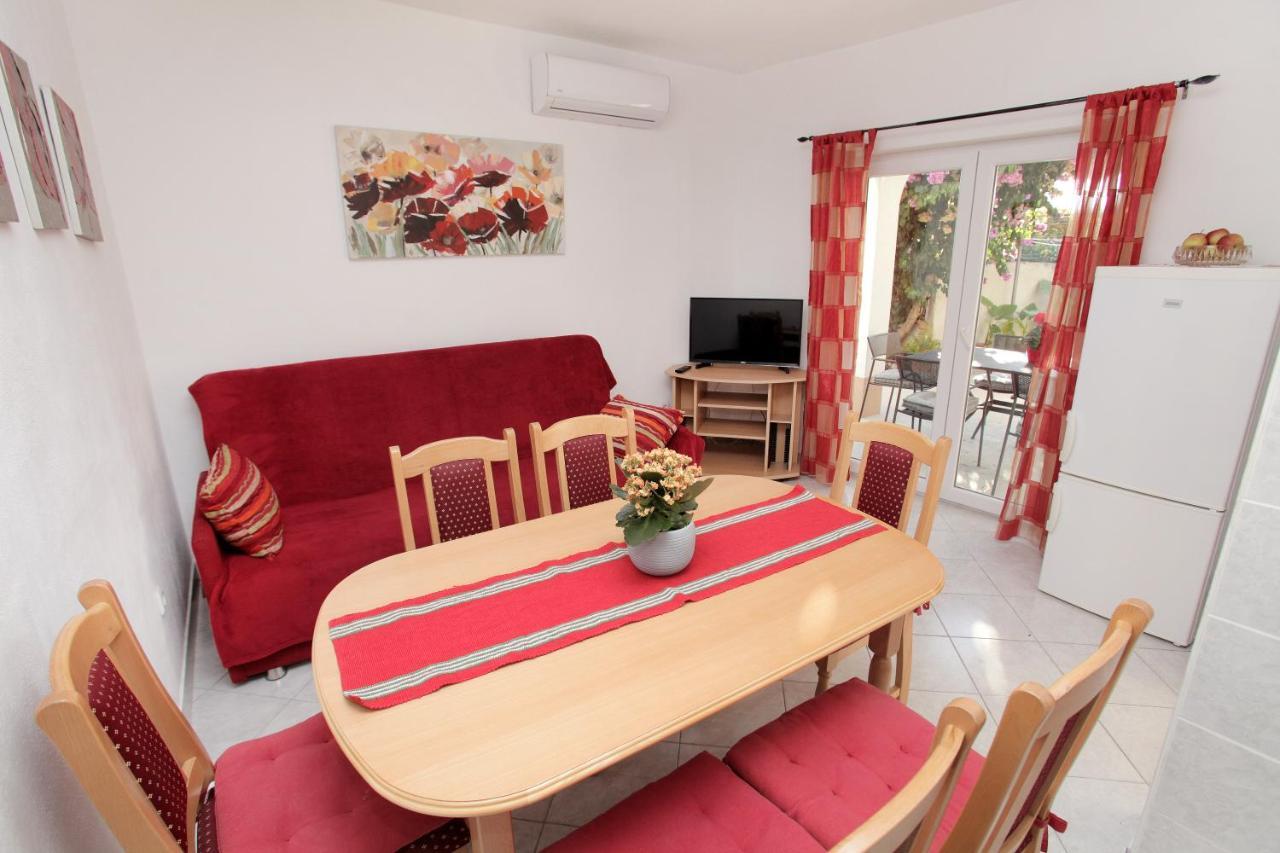 Apartments Vaska トロギール エクステリア 写真